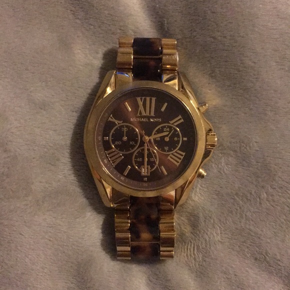 Michael Kors Jewelry - Michael Kors watch. Comes with box and extra links